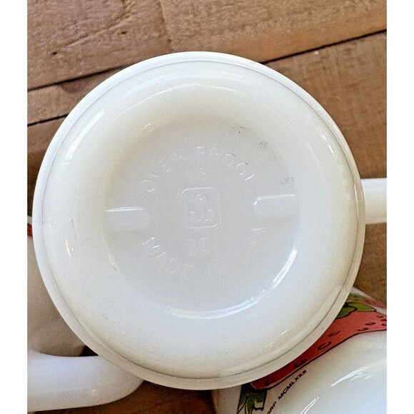 Vintage Set of 4 Anchor Hocking Shortcake and Friends Milk Glass Mugs Cups Used - Picture 11 of 15